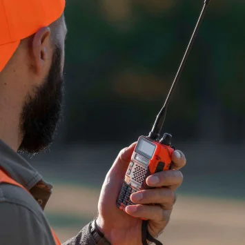 Radio Midland CT-590S UHF/VHF con pantalla LCD y batería recargable