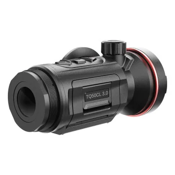 Clip-on térmico con telémetro HIKMICRO Thunder TQ50CL 3.0 en vista lateral con modelo visible