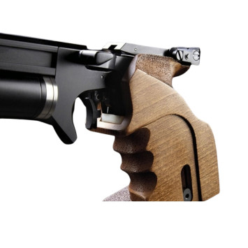 Detalle de empuñadura ergonómica y gatillo de la Arcea Rival-25 PP20