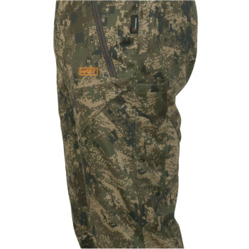 Detalle pantalón HART Stilk-TXT Pixel Forest con bolsillo lateral para cuchillo Carril Outdoor