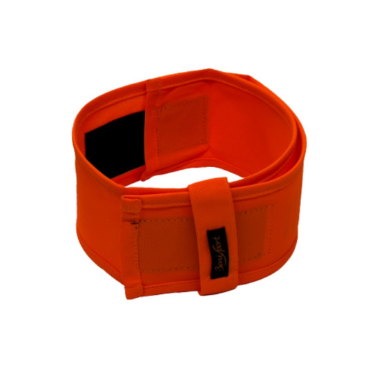 Brazalete Seguridad Naranja Benisport en detalle con tejido 100% poliéster y formato de 64 x 7 cm en Carril Outdoor