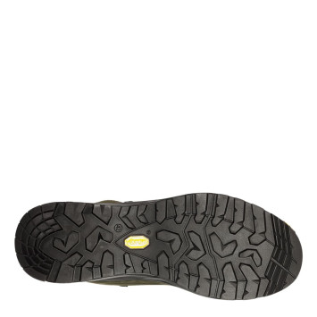 Suela de caucho Vibram Iron negra de la bota Chiruca Laurus BOA 11 con dibujo de tacos para terrenos accidentados.