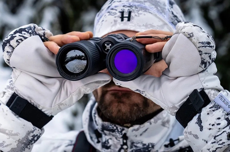 alt="Pantalla AMOLED y sensor térmico del Nocpix QH35R"