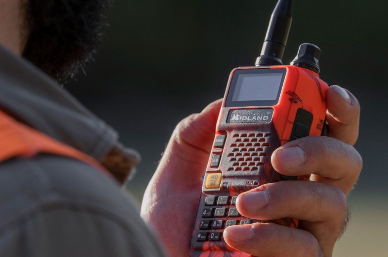 alt="Radio CT590 Midland vista frontal"

