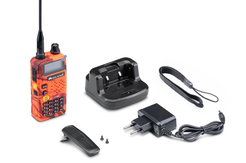 alt="Radio CT590 con cargador de sobremesa"


