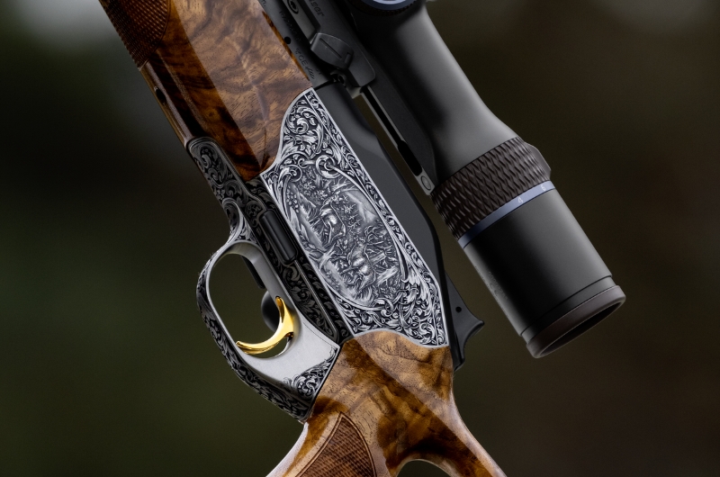 Rifle Blaser R8 Grand Luxe con grabados artesanales que cobran vida disponible en Carril Outdoor