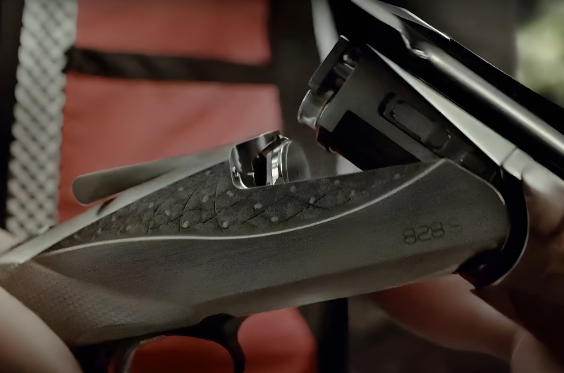 Detalle del mecanismo de escopeta Benelli 828 S con sistema Advanced Impact – Carril Outdoor