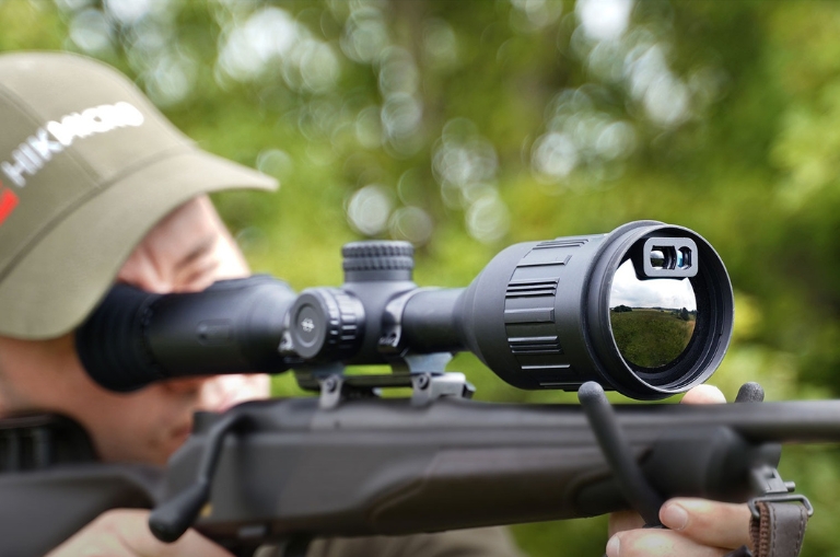 Visores térmicos 2025 HIKMICRO Stellar de alta precisión para caza y observación nocturna, recomendados por Carril Outdoor.