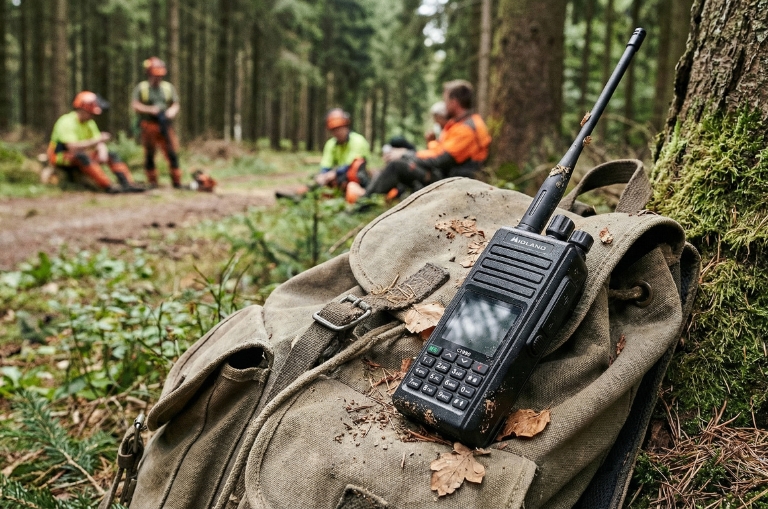 Uso de la Radio CT990 EBR Midland durante una ruta de montaña en condiciones reales