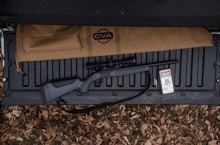 CVA Scout con funda CVA preparada para transporte y uso con óptica