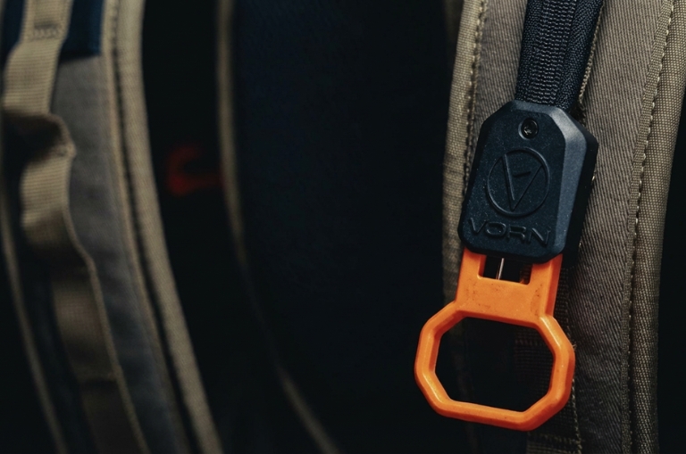 Mochilas Vorn: detalle del sistema QRR con anilla de liberación rápida para sacar el rifle en segundos