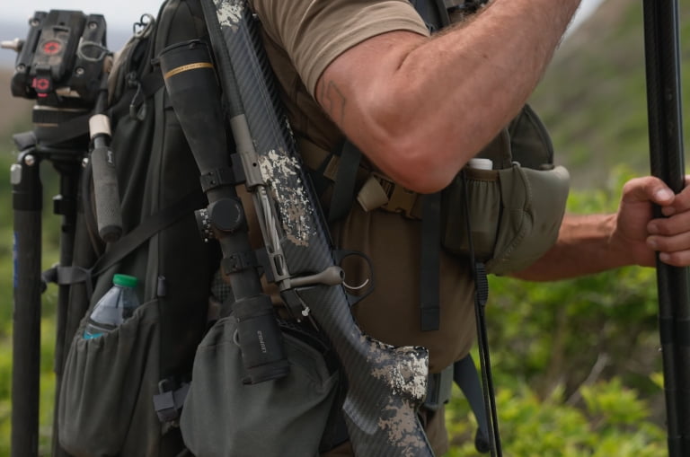 Rifle Bergara Premier CIMA Pro transportado en mochila de montaña